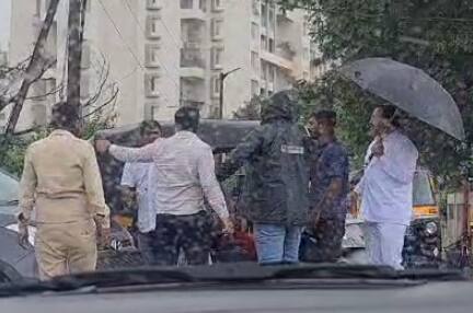 या मारहाणीचे व्हिडीओ सध्या सोशल मीडियावर व्हायरल होत आहेत.