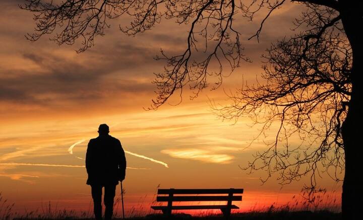 কথার ফুলঝুরি ছোটে কারও মুখে, কেউ আবার সচরাচর রা কাড়েন না। কঠিন পরিস্থিতিতেও নীরবতা বজায় রাখেন। প্রশ্নবাণে বিদ্ধ হলেও কৈফেয়ত দিতে চান না, সামনের জনের অভাব-অভিযোগ খণ্ডনের তেমন গরজ দেখা যায় না তাঁদের মধ্যে।