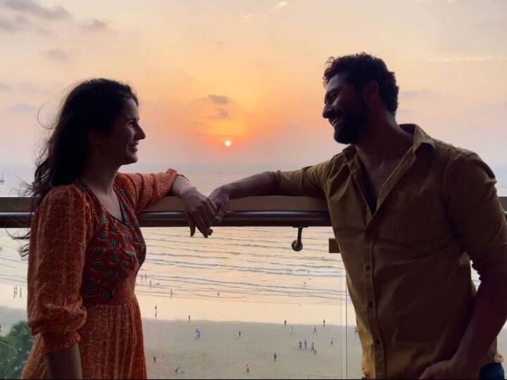 'कैटरीना कैफ का एक्सपीरियंस बहुत काम आता है', Vicky Kaushal ने अपनी पत्नी की तारीफ के बांधे पुल Vicky Kaushal feels that Katrina Kaif wisdom and experience helps her be practical work wise 'कैटरीना कैफ का एक्सपीरियंस बहुत काम आता है', Vicky Kaushal ने अपनी पत्नी की तारीफ के बांधे पुल