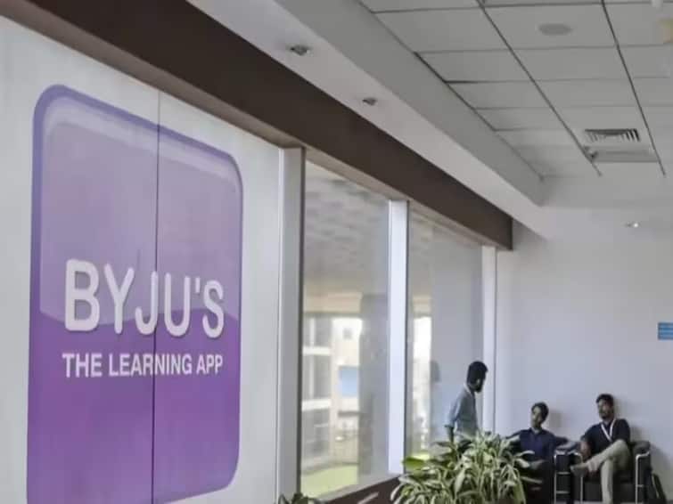 After mass layoffs Byjus starts vacating one of its biggest office spaces in Bengaluru Byjus Layoffs: என்னதான் நடக்குது? பெங்களூரு அலுவலகத்தை மூடிய பைஜூஸ்.. எத்தனை பேருக்கு வேலை போச்சு?