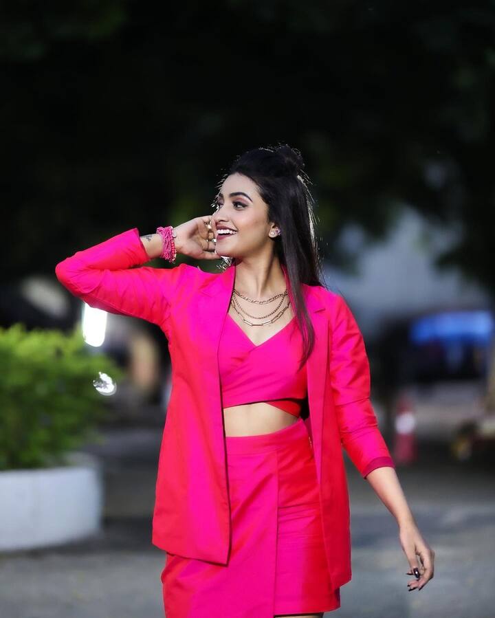 దీపికా పిల్లి అందమైన ఫోటోలు