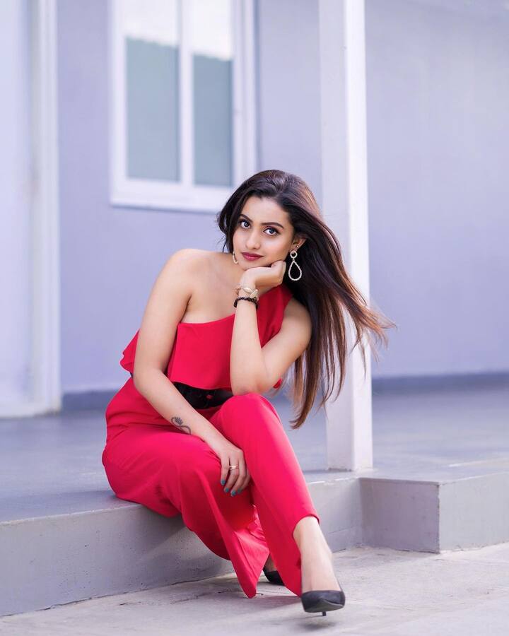 దీపికా పిల్లి అందమైన ఫోటోలు