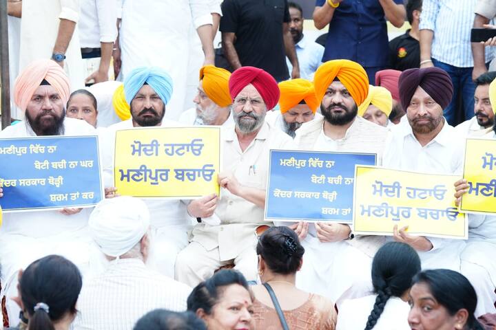 ਪੰਜਾਬ ਸਰਕਾਰ ਦੇ ਕੈਬਨਿਟ ਮੰਤਰੀ ਗੁਰਮੀਤ ਸਿੰਘ ਖੁੱਡੀਆਂ ਨੇ ਕਿਹਾ ਕਿ ਮਣੀਪੁਰ ਵਿੱਚ ਵਾਪਰੀ ਸ਼ਰਮਨਾਕ ਘਟਨਾ ਦੀ ਜਿੰਨੀ ਨਿੰਦਾ ਕੀਤੀ ਜਾਵੇ ਘੱਟ ਹੈ। ਜੇਕਰ ਕੇਂਦਰ ਦੀ ਭਾਜਪਾ ਸਰਕਾਰ ਚਾਹੁੰਦੀ ਤਾਂ ਇਹ ਘਟਨਾ ਨਾ ਵਾਪਰਦੀ। ਉਹ ਸੰਸਦ ਵਿੱਚ ਬਹਿਸ ਤੋਂ ਵੀ ਭੱਜ ਰਹੇ ਹਨ।