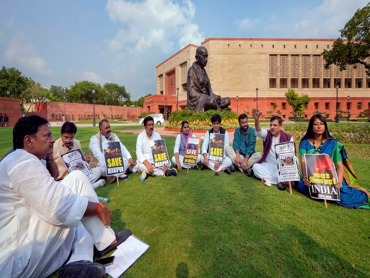 BJP Parliamentary Party meeting in Parliament House today, Sanjay Singh suspended from Rajya Sabha continues his dharna