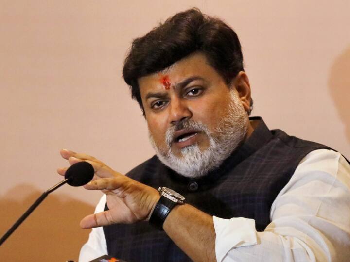 Maharashtra Politics: 'अब विधायकों को गद्दार कहने का...', शिवसेना विधायक उदय सामंत ने किसके लिए कही ये बात? Shiv Sena Eknath Shinde faction MLA Uday Samant on Ajit Pawar They do not have right to call them traitors Maharashtra Politics: 'अब विधायकों को गद्दार कहने का...', शिवसेना विधायक उदय सामंत ने किसके लिए कही ये बात?