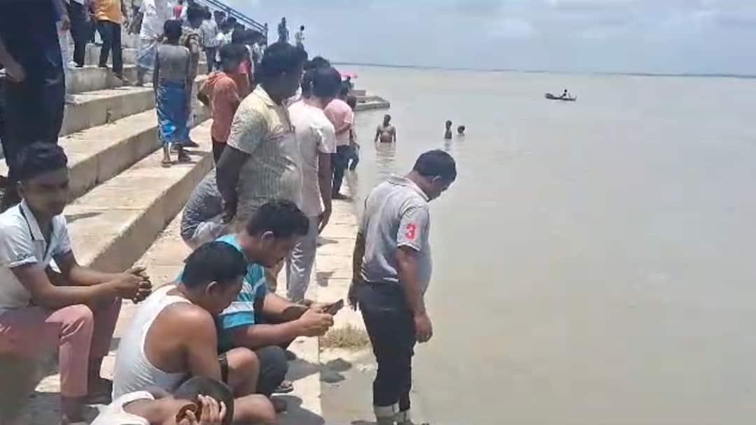 Three School Students Died By Drowning In Ganges In Dhulian Of Murshidabad Ganga Tragedy:ধূলিয়ানে গঙ্গায় স্নান করতে নেমে তলিয়ে গেল ২ স্কুলপড়ুয়া, কোনও মতে উদ্ধার ১ জনের