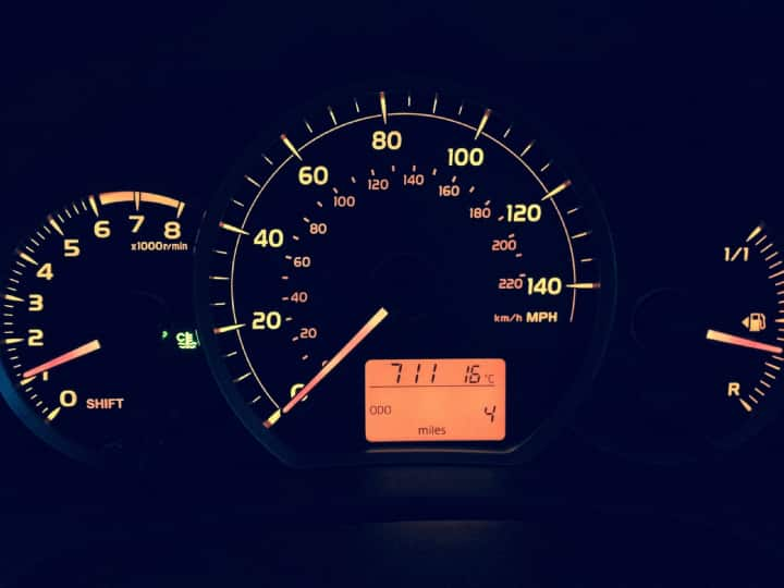 Car Mileage Tips See some mileage increasing tips for your car Car Mileage Tips: अपनाइए ये तरीके और बढ़ाइए अपनी कार का माइलेज, होगी बचत 