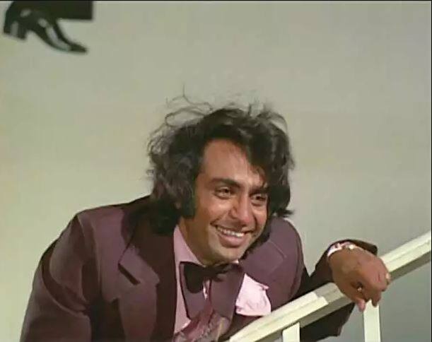 रंजीत ने छेड़छाड़ वाले सीन करने पर कहा कि वो एक समय इस सीन को करके काफ परेशान हो गए थे. एक बार तो ये हुआ था कि उन्होंने मौसमी चटर्जी के साथ दुष्कर्म का सीन किया और उनके बचे हुए या हटाए गए सीन को मेकर्स ने अगली फिल्म के लिए रख लिया था.
