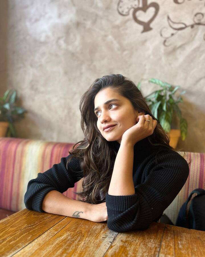 'hdp' चा अर्थ Hruta, Dhruvi आणि Purva असा आहे. ध्रुवी आणि पूर्वा या हृताच्या बेस्ट फ्रेंड्स आहेत.