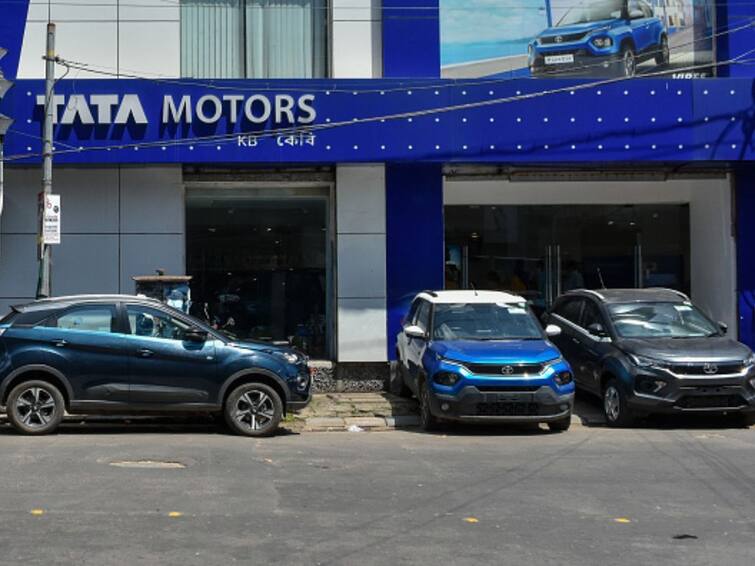 Tata Motors Hits 52-Week High As JLR India Logs Record Sales In Q1 Tata Motors Hits 52-Week High As JLR India Logs Record Sales In Q1
