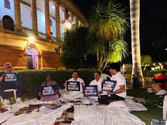 मणिपुर हिंसा: चर्चा की मांग और संजय सिंह के निलंबन के खिलाफ संसद परिसर में धरना, राजनाथ सिंह ने विपक्षी नेताओं से की बात