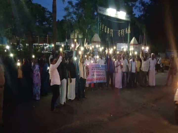 MMN Party protest in Nagai regarding the Manipur incident TNN மணிப்பூர் சம்பவம்: நாகையில் செல்போன் டார்ச் லைட்டை ஒளிரவிட்டு மனிதநேய மக்கள் ஆர்ப்பாட்டம்