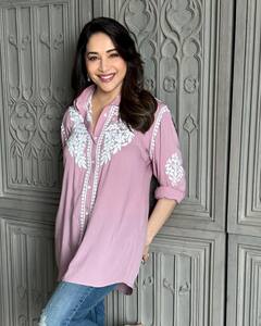 Madhuri Dixit Kissa: जब लाइट ठीक करने के बहाने माधुरी के घर में घुस गया अनजान आदमी, एक्ट्रेस को देख कही ये बात