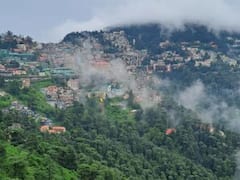 Shimla: 'पहाड़ों की रानी' शिमला का नजारा मोह लेगा आपका मन, देखें धुंध की आगोश में डूबे शहर की खूबसूरत तस्वीरें