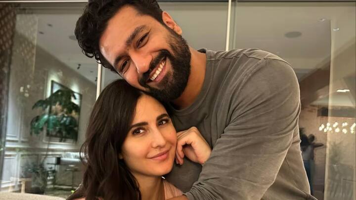 Vicky Kaushal-Katrina Kaif: ਕੈਟਰੀਨਾ ਕੈਫ ਅਤੇ ਵਿੱਕੀ ਕੌਸ਼ਲ ਨੂੰ ਪਰਫੈਕਟ ਕੱਪਲ ਮੰਨਿਆ ਜਾਂਦਾ ਹੈ। ਦੋਵੇਂ ਕੰਮ ਵਿੱਚ ਵੀ ਇੱਕ ਦੂਜੇ ਦੀ ਮਦਦ ਕਰਦੇ ਹਨ। ਵਿੱਕੀ ਨੇ ਖੁਲਾਸਾ ਕੀਤਾ ਕਿ ਕੈਟ ਦਾ ਤਜਰਬਾ ਉਸ ਲਈ ਬਹੁਤ ਲਾਭਦਾਇਕ ਹੈ।