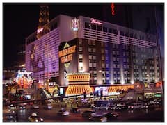 लास वेगास की नाइटलाइफ के बारे में काफी सुना होगा... देखिए रात में कैसा माहौल होता है?