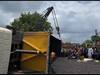 Bokaro Accident: बोकारो में अनियंत्रित डंफर सड़क पर पलटा, दबने से दो की मौत, गुस्साए लोगों ने हाईवे किया जाम