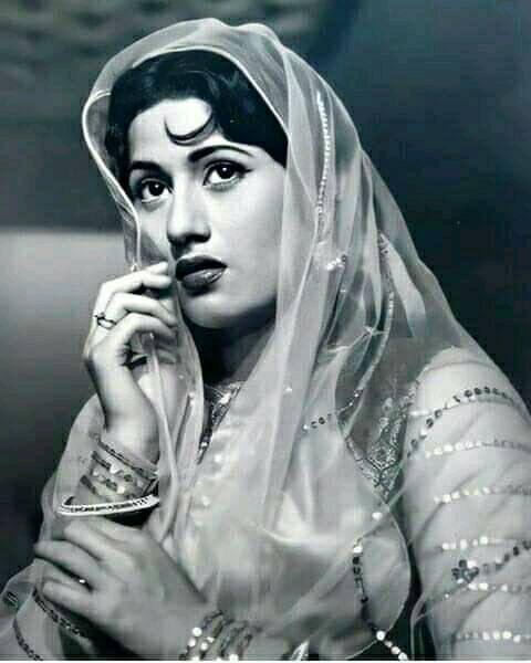 क्योंकि शादी के बाद पता चला कि मधुबाला के दिल में छेद है. इस बीमारी की वजह से मधुबाला धीर-धीरे खत्म होने लगी थीं. किशोर कुमार ने लंदन में भी उनका इलाज करवाया लेकिन वो ठीक नहीं हो पाईं और फिर साल 1969 में उन्होंने दुनिया को अलविदा कह दिया.