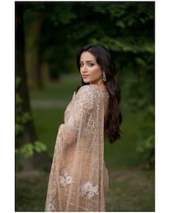 Srinidhi Shetty Photos : శారీలో తళుక్కుమన్న KGF శ్రీనిధి