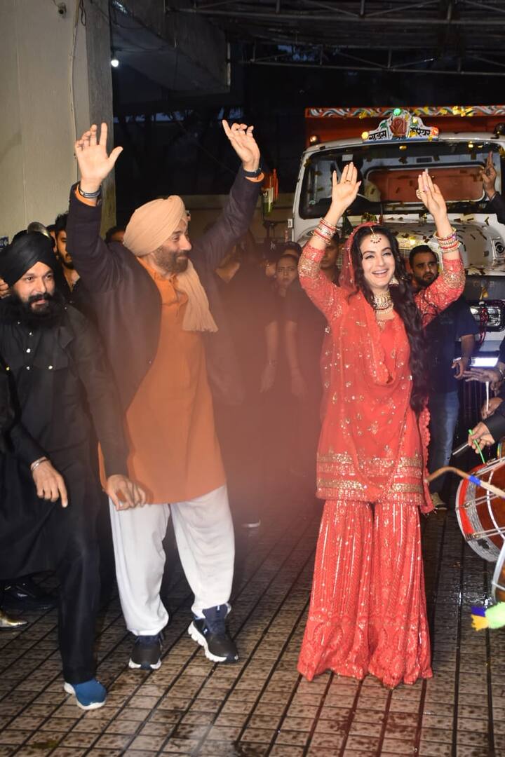 बता दें कि आज फिल्म का ट्रेलर रिलीज होने वाले हैं और 11 अगस्त को ये फिल्म थिएटर्स में दस्तक देगी. जिसका फैंस बेसब्री से इंतजार कर रहे हैं.