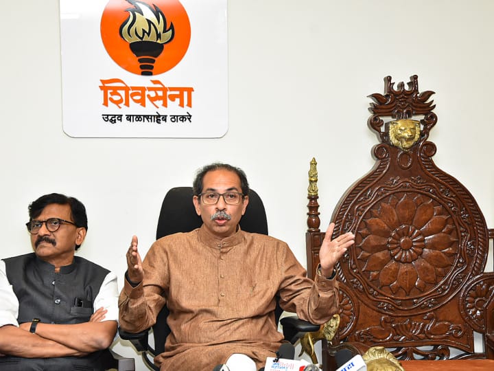 Shiv Sena thackeray group and samajwadi party to come together joint meeting uddhav thackeray slams bjp in his speech detail marathi news Uddhav Thackeray : 'सत्ता नसताना जे बरोबर येतात तेच चिरकाल टिकतात', समाजवादी परिवारासोबतच्या बैठकीमध्ये उद्धव ठाकरेंचा हल्लाबोल