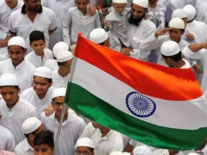 'मोहम्मद साहब के आखिरी पैगंबर की अवधारणा को चुनौती' देने वाले कादियानी मुसलमानों पर विवाद क्या है, स्मृति ईरानी ने क्यों लिखी चिट्ठी? Ahmadiyya Qadianis are not Muslims controversy behind this abpp 'मोहम्मद साहब के आखिरी पैगंबर की अवधारणा को चुनौती' देने वाले कादियानी मुसलमानों पर विवाद क्या है, स्मृति ईरानी ने क्यों लिखी चिट्ठी?