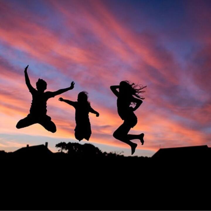 অনেকেই মনে করেন, মানুষের আয়ু অনেকাংশে নির্ভর করে বংশগতির উপর। কিন্তু, পুরনো এই ভাবনা এখন অনেকটাই ফিকে হতে বসেছে।