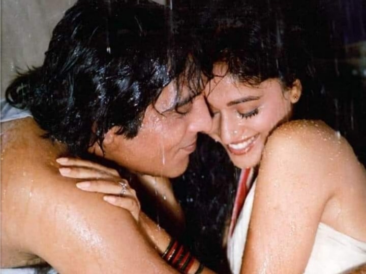 माधुरी दीक्षित पर टूट पड़ा बूढ़ा एक्टर, सीन कट होने के बावजूद 30 मिनट चूसता रहा होंठ 2 Madhuri Dixit Kissing Scene With Vinod Khanna
