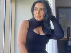 మత్తెక్కించే చూపులతో మెస్మరైజ్ చేస్తోన్న నందిని రాయ్