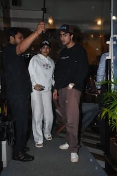 Malaika Arora Son: मुंबई की बारिश में बेटे अरहान के साथ चिल करने निकलीं मलाइका अरोड़ा, कैफे बाहर हुए स्पॉट...देखिए तस्वीरें