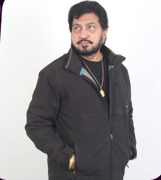 ਗਾਇਕ ਬਣਨ ਤੋਂ ਪਹਿਲਾਂ ਉਹ ਸਰੂਪ ਮਕੈਨੀਕਲ ਵਰਕਸ ਲੁਧਿਆਣਾ ਵਿੱਚ ਕੰਮ ਕਰਦਾ ਸੀ। ਪਰ ਉਹ ਗਾਇਕ ਬਣਨਾ ਚਾਹੁੰਦਾ ਸੀ। ਇਸ ਲਈ ਉਸਨੇ ਨੌਕਰੀ ਛੱਡ ਦਿੱਤੀ ਅਤੇ ਇੱਕ ਪੇਸ਼ੇਵਰ ਗਾਇਕ ਬਣਨ ਦਾ ਫੈਸਲਾ ਕੀਤਾ। ਇਸ ਲਈ ਸ਼ਿੰਦਾ ਨੇ ਉਸਤਾਦ ਜਸਵੰਤ ਭੰਮਰਾ ਤੋਂ ਸੰਗੀਤ ਦੀ ਸਿੱਖਿਆ ਵੀ ਲਈ। ਭੰਮਰਾ ਉਸ ਸਮੇਂ ਨੈਸ਼ਨਲ ਕਾਲਜ ਵਿੱਚ ਸੰਗੀਤ ਦੇ ਪ੍ਰੋਫ਼ੈਸਰ ਸਨ।