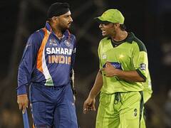 जब अख्तर और आमिर की गेंदों पर छक्के जड़ हरभजन ने Asia Cup में भारत को दिलाई थी जीत