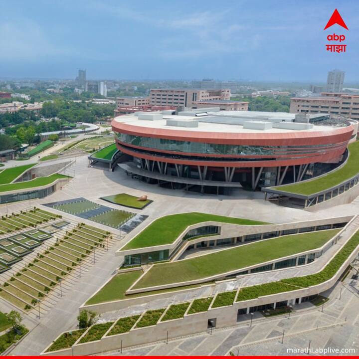 प्रगती मैदानावरील आंतरराष्ट्रीय प्रदर्शन कम कन्व्हेन्शन सेंटर संकुलाला 'भारत मंडपम' असे नाव देण्यात आले आहे. बुधवारी पंतप्रधान मोदींनी त्याचे उद्घाटन केले.