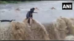 Boy Stuck in Floods | రీల్స్ చేయడానికి వెళ్లి..వరదల్లో చిక్కుకున్న యువకులు | ABP Desam