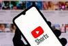 YouTube Shorts : एका महिन्यात दोन अब्जाहून जास्त वापरकर्त्यांनी पाहिले YouTube Shorts , कमाईतही घसघशीत वाढ
