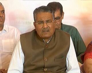 સૌરાષ્ટ્ર કે ગુજરાતમાં ખાતરની કોઈ તંગી જ નથીઃ કૃષિમંત્રી રાઘવજી પટેલનો દાવો સૌરાષ્ટ્ર કે ગુજરાતમાં ખાતરની કોઈ તંગી જ નથીઃ કૃષિમંત્રી રાઘવજી પટેલનો દાવો