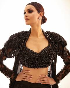Diana Penty Wears A Black Embellished Sharara At Bridal Couture Show - SEE PICS