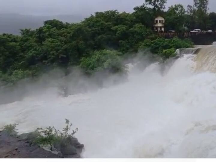 आज (26 जुलै) राधानगरी धरणाचे पाच स्वयंचलित दरवाजे खुले झाले आहेत.