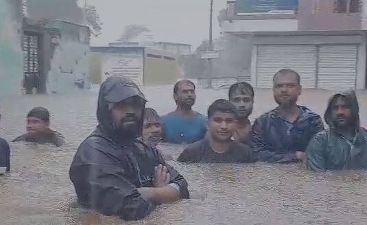 सिंधुदुर्ग, कोल्हापूर, ठाणे, पालघर आणि मुंबईला पावसाचा ऑरेंज अलर्ट जारी करण्यात आला आहे.