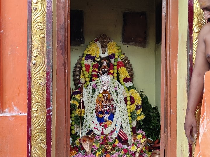 Poochattu ceremony was held at Salem kottai Mariamman Temple. Aadi Festival 2023: புகழ்பெற்ற சேலம் கோட்டை மாரியம்மன் திருக்கோயில்.. விமர்சையாக நடந்த பூச்சாட்டு நிகழ்ச்சி..!