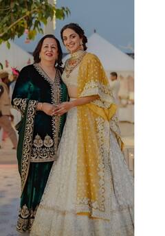 Bollywood Famous Saas Bahu Jodi: बहू की शादीशुदा जिंदगी में 'आग' नहीं लगातीं ये सासें! जमकर लुटाती हैं प्यार...साथ करती हैं पार्टी