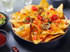 Cheesy Vegetable Nachos Recipe: சில்லென்று இருக்கும் மாலை வேளையில் காரசாரமான ஸ்நாக்ஸ் செய்ய வேண்டுமா..? இதோ இந்த சீஸி  வெஜிடபிள் நாச்சோஸை வீட்டில் செய்து அசத்துங்கள்!