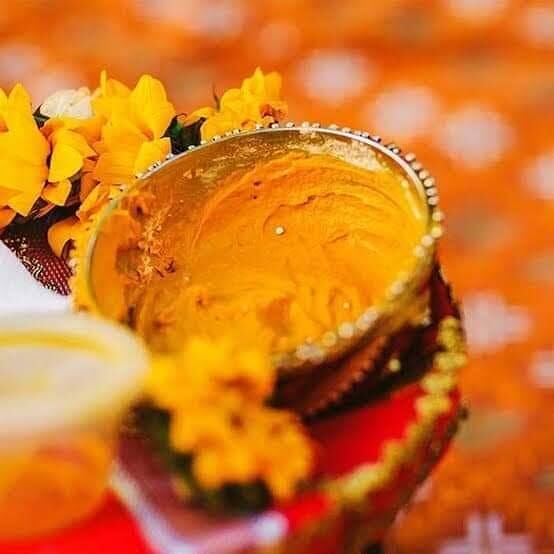 एक बार जब उबटन आधा सूख जाए, तो अपने हाथों को गीला करें और अपने चेहरे और गर्दन को फिर से धीरे से रगड़ें. ये आपकी त्वचा को और अधिक एक्सफोलिएट करेगा.अब उबटन को गुनगुने पानी से धोएं.अपनी त्वचा को मुलायम तौलिये से थपथपाकर सुखाएं और हाइड्रेशन बनाए रखने के लिए हल्का मॉइस्चराइजर लगाएं.