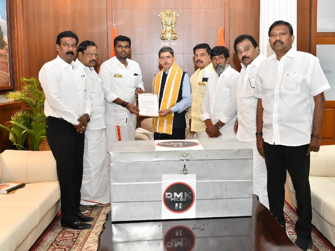 DMK Files 2 TN BJP Leader Annamalai Submitted Documents to Governor RN Ravi on DMK Corruptions worth 5600 crore DMK Files 2: ரூ. 5,600 கோடி மதிப்பிலான ஊழல்?: திமுக ஃபைல்ஸ் 2-வை ஆளுநரிடம் பெட்டியாக சமர்ப்பித்த அண்ணாமலை