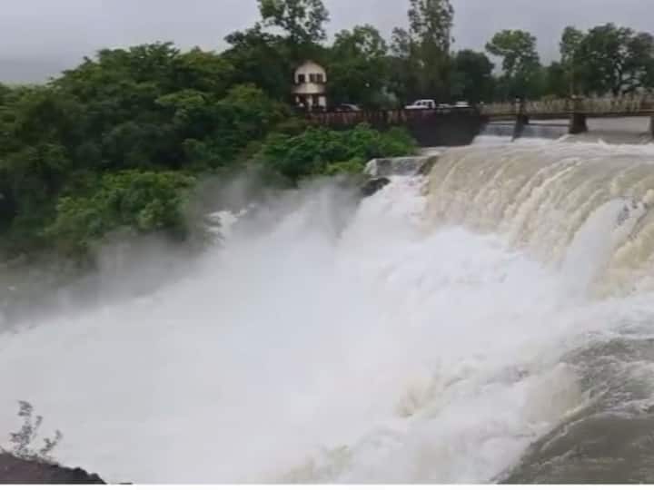 राधानगरी धरणातील पाणी कोल्हापुरात पोहोचण्यास 12 ते 15 तास लागतात.