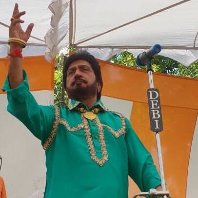 ਗਾਇਕ ਸ਼ਿੰਦਾ ਨੇ ਅਦਾਕਾਰੀ ਵਿੱਚ ਜੌਹਰ ਦਿਖਾਉਂਦੇ ਹੋਏ ਪੁੱਤ ਜੱਟਾਂ ਦੇ, ਉਂਚਾ ਦਰ ਬਾਬੇ ਨਾਨਕ ਦਾ, ਅਣਖ ਜੱਟਾਂ ਦੀ, ਜੱਟ ਜਿਉਣਾ ਮੌੜ, ਬਦਲਾ ਜੱਟੀ ਦਾ, ਪਟੋਲਾ ਅਤੇ ਹੋਰ ਕਈ ਫ਼ਿਲਮਾਂ ਵਿੱਚ ਕੰਮ ਕੀਤਾ। ਉਨ੍ਹਾਂ ਨੇ ਆਪਣੀ ਜ਼ਿੰਦਗੀ 'ਚ ਕਈ ਐਵਾਰਡ ਜਿੱਤੇ ਹਨ। ਗਾਇਕੀ ਅਤੇ ਅਦਾਕਾਰੀ ਲਈ 26 ਗੋਲਡ ਮੈਡਲ ਅਤੇ 2500 ਤੋਂ ਵੱਧ ਟਰਾਫੀਆਂ ਜਿੱਤ ਚੁੱਕੇ ਹਨ। ਉਸ ਨੂੰ ਕਲਾ ਪ੍ਰੀਸ਼ਦ ਵੱਲੋਂ ਪੰਜਾਬ ਗੌਰਵ ਰਤਨ ਐਵਾਰਡ, ਪੰਜਾਬ ਸਰਕਾਰ ਵੱਲੋਂ ਸ਼੍ਰੋਮਣੀ ਗਾਇਕ ਐਵਾਰਡ, ਪੰਜਾਬ ਸਰਕਲ ਇੰਟਰਨੈਸ਼ਨਲ, ਯੂ.ਕੇ ਵੱਲੋਂ ਪੰਜਾਬੀ ਲੋਕ ਪੁਰਸਕਾਰ ਮਿਲ ਚੁੱਕਾ ਹੈ।