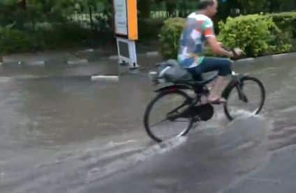Delhi Rain: तूफानी बारिश में डूबा दिल्ली-NCR! जाम से लोग बेहाल, तस्वीरों में देखें कब मिलेगी राहत