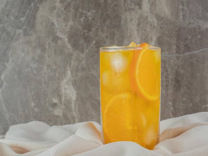 इस नींबू पानी के साथ स्वादिष्ट मैंगो कैंडी खाने का मजा आप ले सकते हैं.