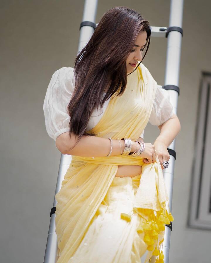 పూజిత పొన్నాడ లేటెస్ట్ ఫోటోలను ఇక్కడ చూడండి.
