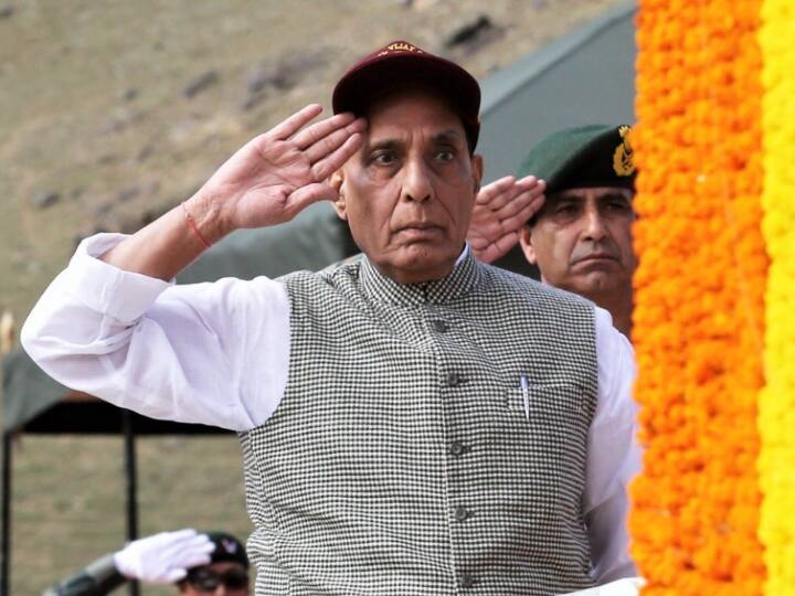 Kargil Vijay Diwas 2023 rajnath singh says indian army could can and will cross LoC in kargil war memorial Kargil Vijay Diwas: करगिल युद्ध की सालगिरह पर राजनाथ सिंह की पाक को चेतावनी, 'LoC पार कर सकते थे, कर सकते हैं और...'